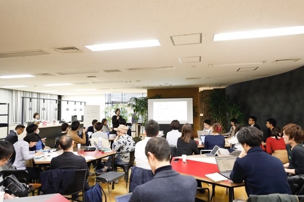2019年に開催したBusiness Insider Japan主催「リモートワーク実証実験」のガイダンスの様子。たくさんのビジネスパーソンが「東京での働き方」を見つめ直すために集まった（※）